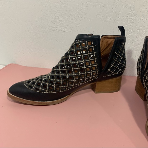 Jeffrey Campbell Taggart Ankle Booties Cutout Perforated black boots size 9 - Picture 4 of 12